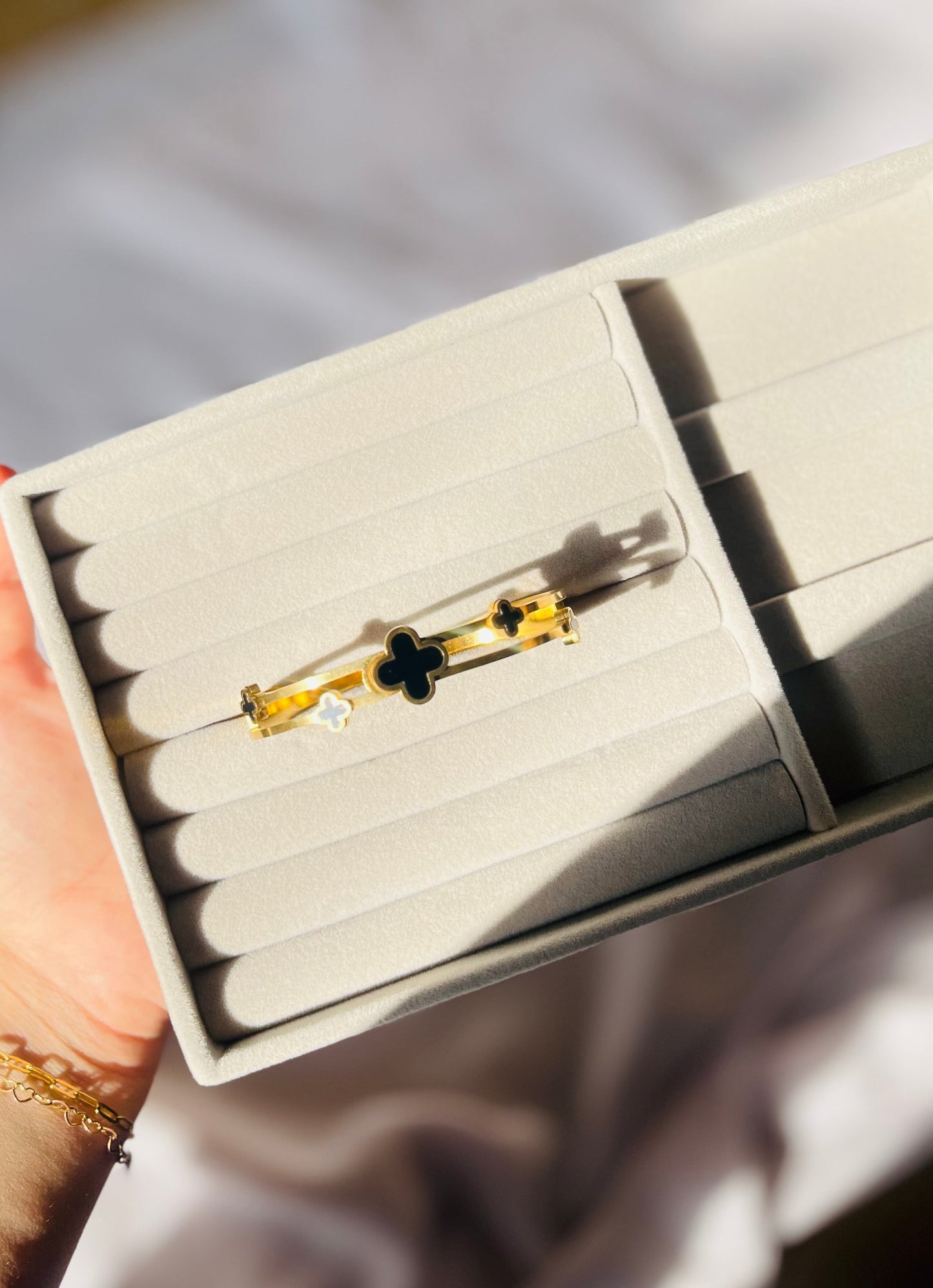 Tetra Clover Gold Cuff