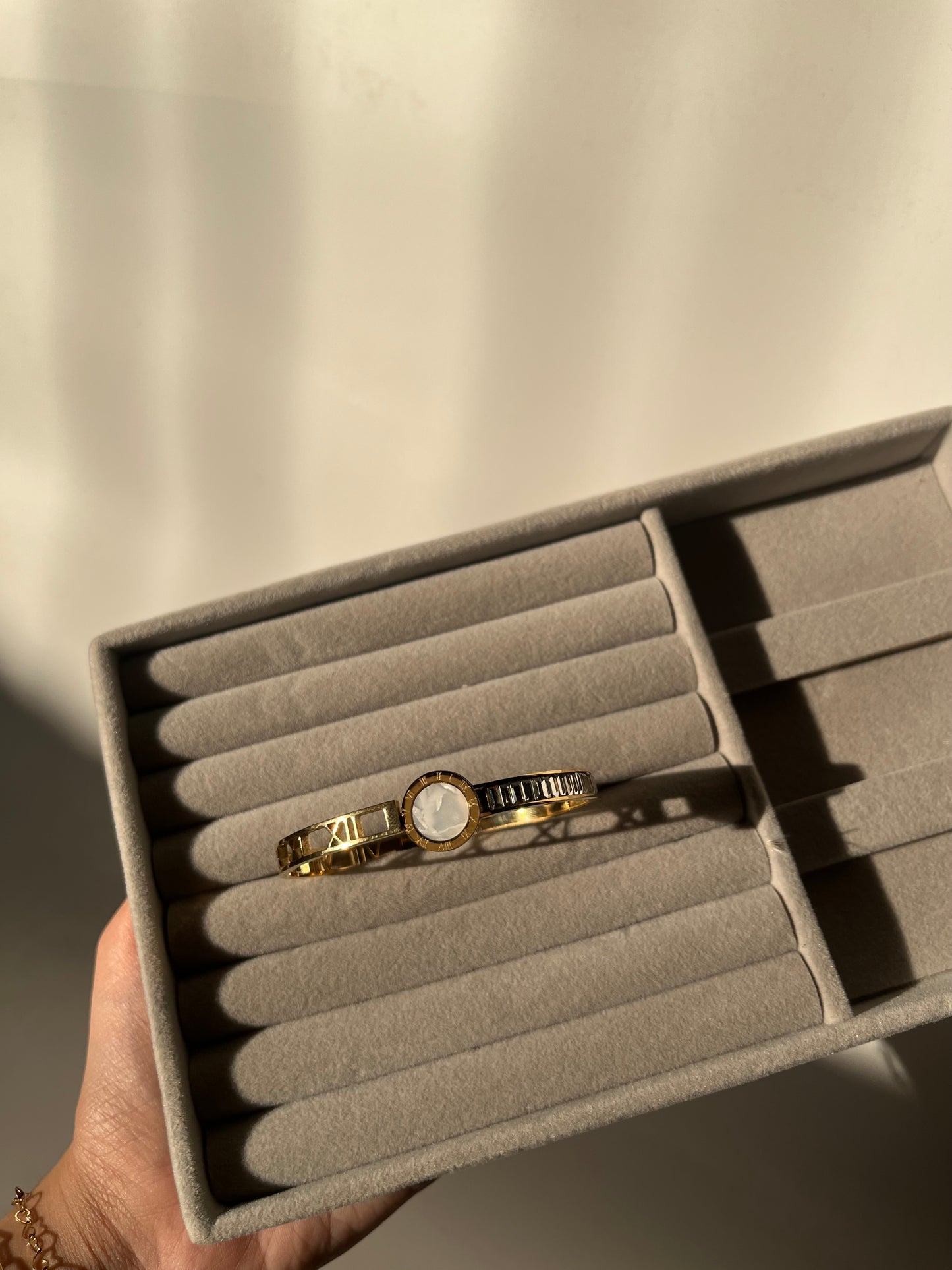 White Roman Zircona Gold Cuff